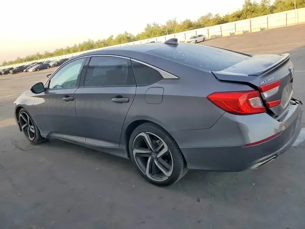 1HGCV1F38JA197700 2018 HONDA ACCORD - Image 2