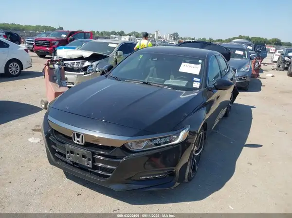 1HGCV1F38JA250282 2018 HONDA ACCORD - Image 2