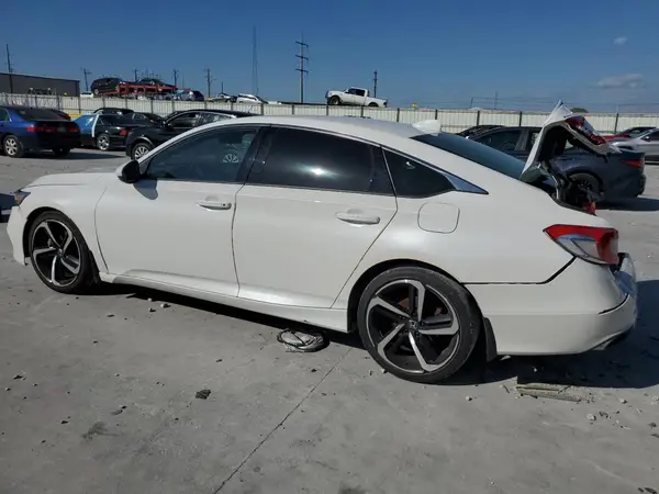 1HGCV1F39JA027815 2018 HONDA ACCORD - Image 2