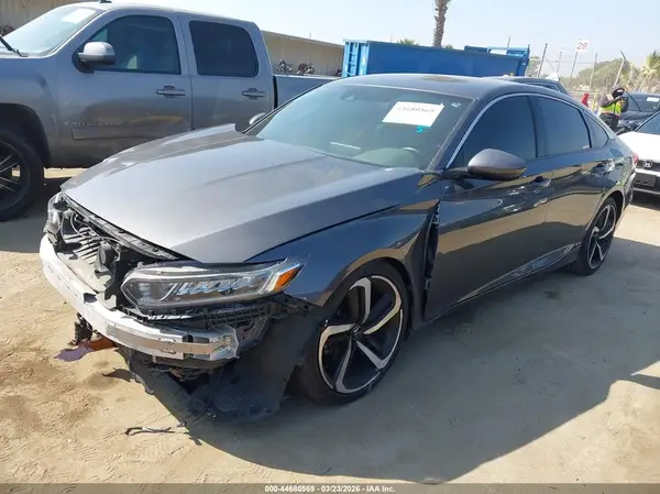 1HGCV1F39JA212138 2018 HONDA ACCORD - Image 2
