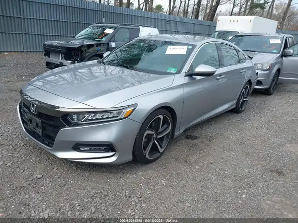 1HGCV1F3XJA028424 2018 HONDA ACCORD - Image 2
