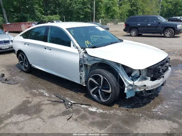 1HGCV1F3XJA058832 2018 HONDA ACCORD - Image 1
