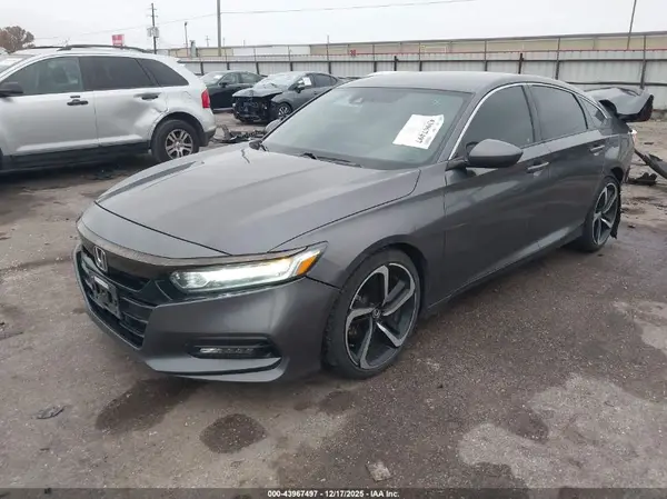 1HGCV1F3XJA063643 2018 HONDA ACCORD - Image 2