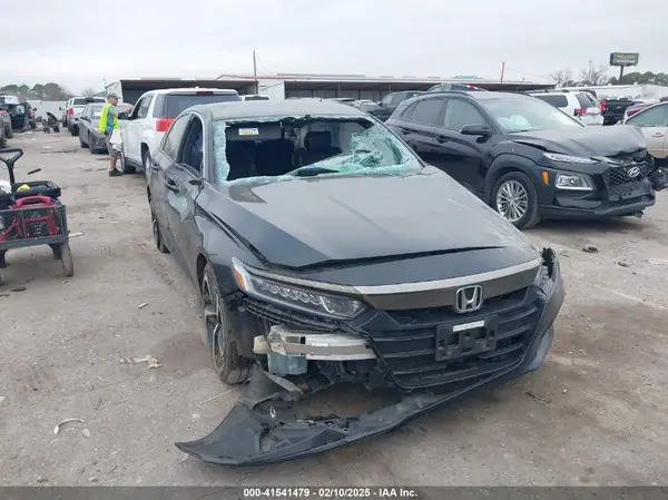 1HGCV1F3XJA068826 2018 HONDA ACCORD - Image 1