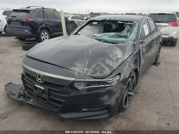 1HGCV1F3XJA068826 2018 HONDA ACCORD - Image 2