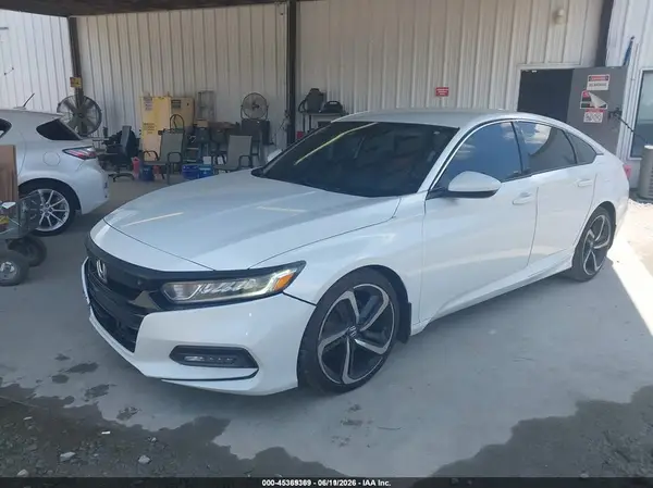1HGCV1F3XJA069815 2018 HONDA ACCORD - Image 2
