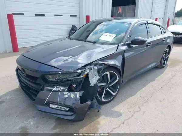 1HGCV1F3XJA097940 2018 HONDA ACCORD - Image 2
