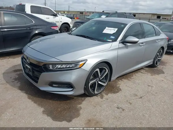 1HGCV1F3XJA109083 2018 HONDA ACCORD - Image 2