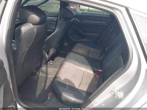 1HGCV1F3XJA109083 2018 HONDA ACCORD - Image 8