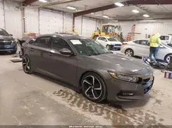 1HGCV1F3XJA112632 2018 HONDA ACCORD