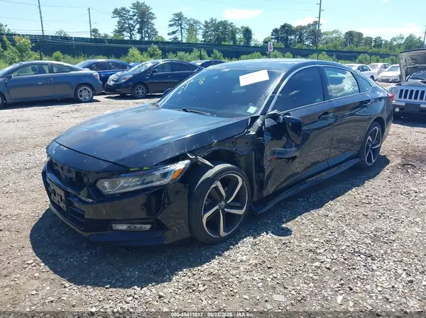 1HGCV1F3XJA126076 2018 HONDA ACCORD - Image 2