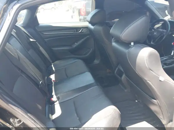 1HGCV1F3XJA126076 2018 HONDA ACCORD - Image 8