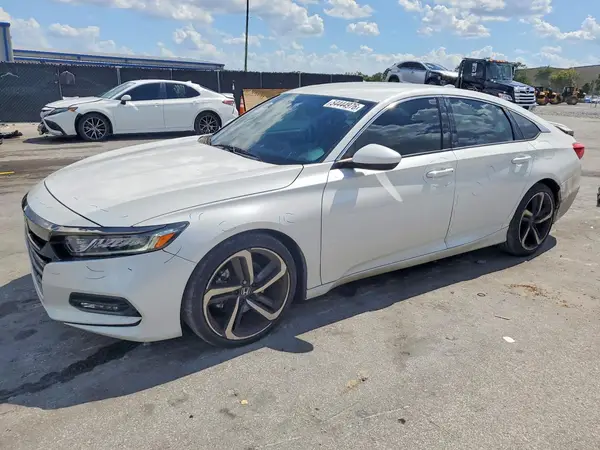 1HGCV1F3XJA157070 2018 HONDA ACCORD - Image 1