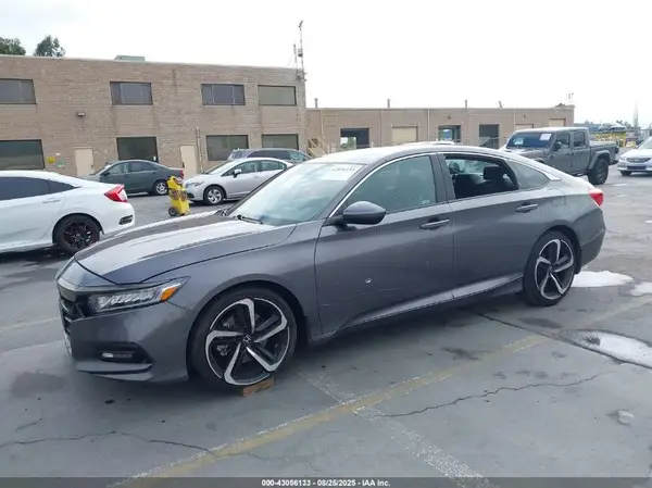 1HGCV1F3XJA193681 2018 HONDA ACCORD - Image 2
