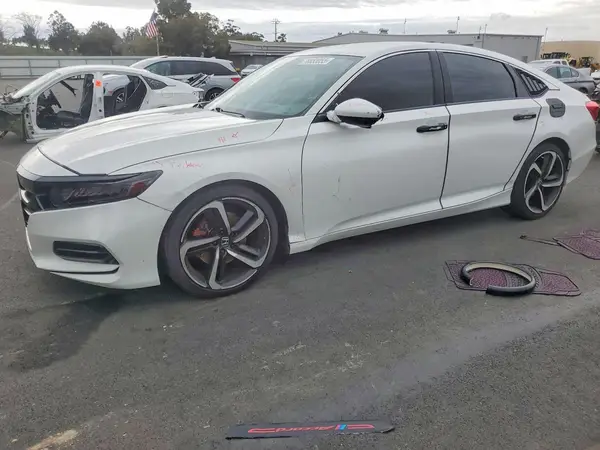1HGCV1F3XJA195737 2018 HONDA ACCORD - Image 1