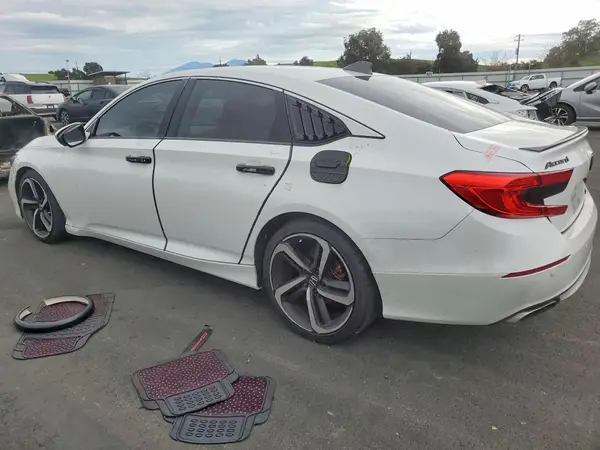 1HGCV1F3XJA195737 2018 HONDA ACCORD - Image 2