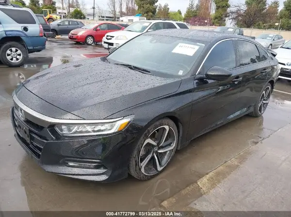1HGCV1F3XJA198718 2018 HONDA ACCORD - Image 2