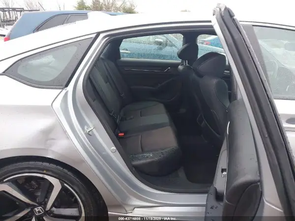 1HGCV1F3XJA211886 2018 HONDA ACCORD - Image 8