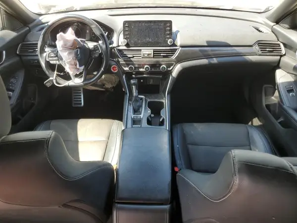 1HGCV1F3XJA215873 2018 HONDA ACCORD - Image 8