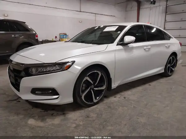 1HGCV1F3XJA233760 2018 HONDA ACCORD - Image 2