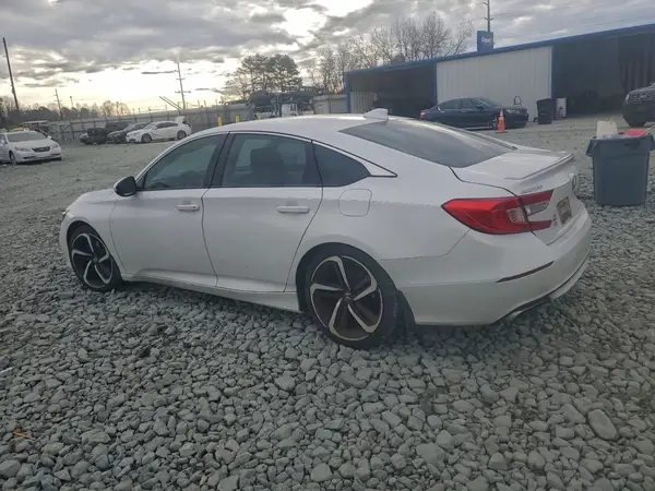 1HGCV1F3XJA252972 2018 HONDA ACCORD - Image 2