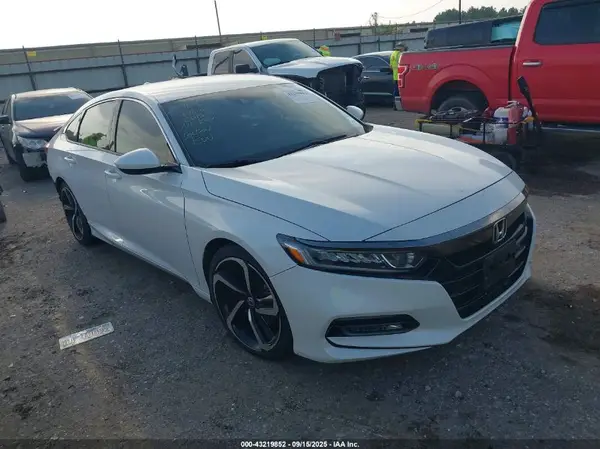1HGCV1F3XJA255774 2018 HONDA ACCORD - Image 1