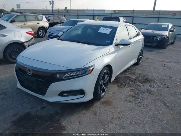 1HGCV1F3XJA255774 2018 HONDA ACCORD - Image 2