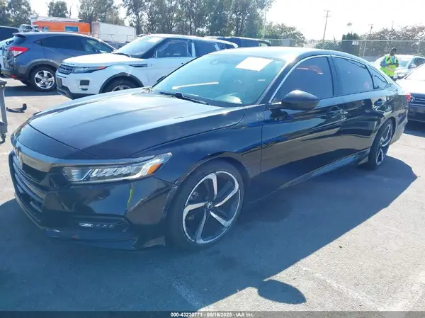 1HGCV1F3XJA268850 2018 HONDA ACCORD - Image 2