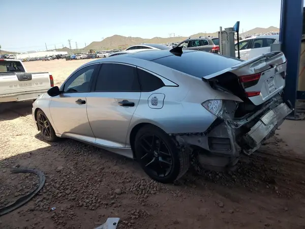 1HGCV1F3XJA268976 2018 HONDA ACCORD - Image 2