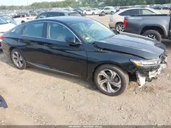 1HGCV1F42JA025543 2018 HONDA ACCORD