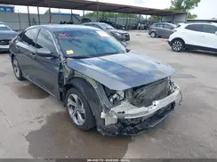 1HGCV1F42JA251081 2018 HONDA ACCORD