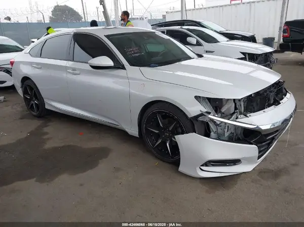 1HGCV1F47JA268121 2018 HONDA ACCORD - Image 1
