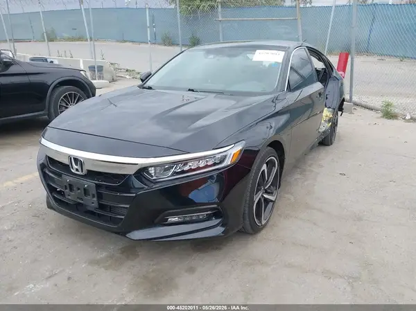 1HGCV1F48JA058644 2018 HONDA ACCORD - Image 2