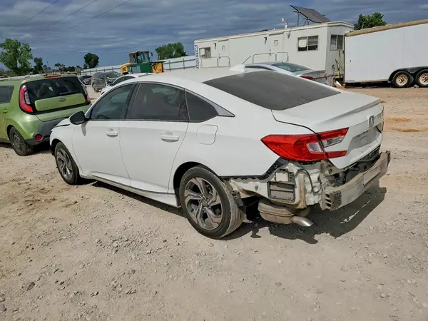 1HGCV1F48JA147677 2018 HONDA ACCORD - Image 2