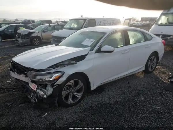 1HGCV1F48JA199424 2018 HONDA ACCORD - Image 2