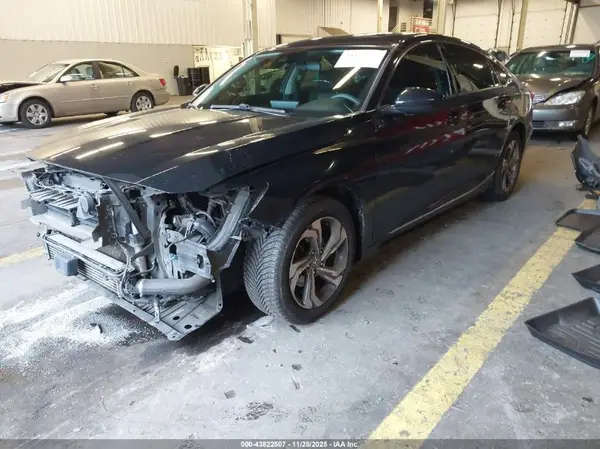 1HGCV1F49JA037883 2018 HONDA ACCORD - Image 2