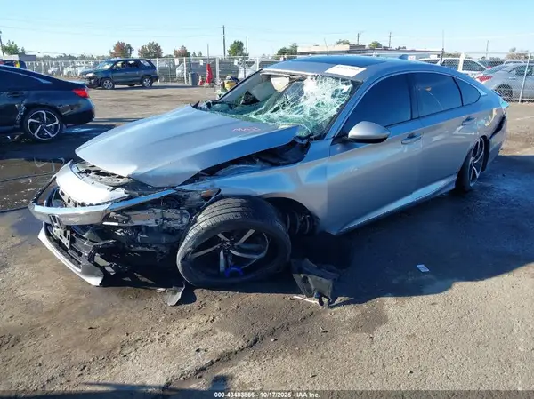 1HGCV1F4XJA032773 2018 HONDA ACCORD - Image 2