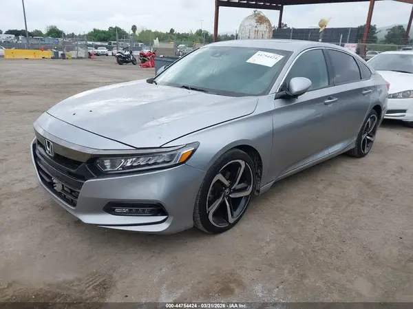 1HGCV1F4XJA084095 2018 HONDA ACCORD - Image 2