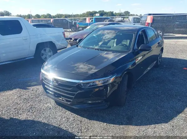 1HGCV1F53JA258016 2018 HONDA ACCORD - Image 2