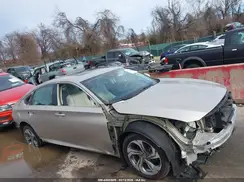 1HGCV1F54JA140881 2018 HONDA ACCORD