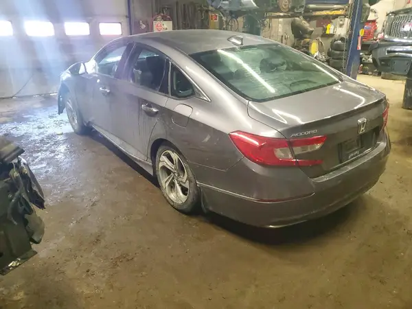 1HGCV1F55JA808901 2018 HONDA ACCORD - Image 2
