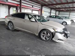 1HGCV1F57JA260481 2018 HONDA ACCORD