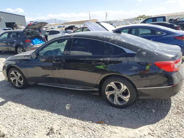 1HGCV1F58JA168926 2018 HONDA ACCORD - Image 2