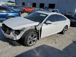 1HGCV1F92JA048364 2018 HONDA ACCORD