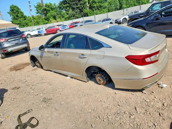 1HGCV1F93JA015664 2018 HONDA ACCORD - Image 2