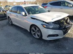 1HGCV1F94JA029752 2018 HONDA ACCORD