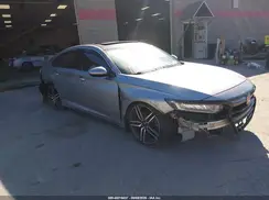 1HGCV2E30JA047104 2018 HONDA ACCORD