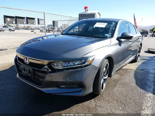 1HGCV2E31JA028450 2018 HONDA ACCORD - Image 2