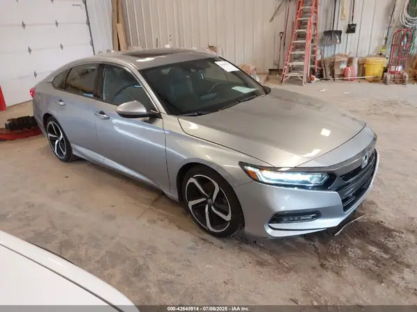 1HGCV2E33JA050157 2018 HONDA ACCORD - Image 1