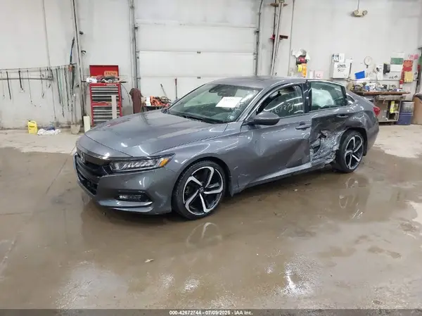 1HGCV2E35JA010825 2018 HONDA ACCORD - Image 2
